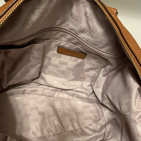 Michael Kors Large Bedford Slouchy Satchel - Picture 4 of 10